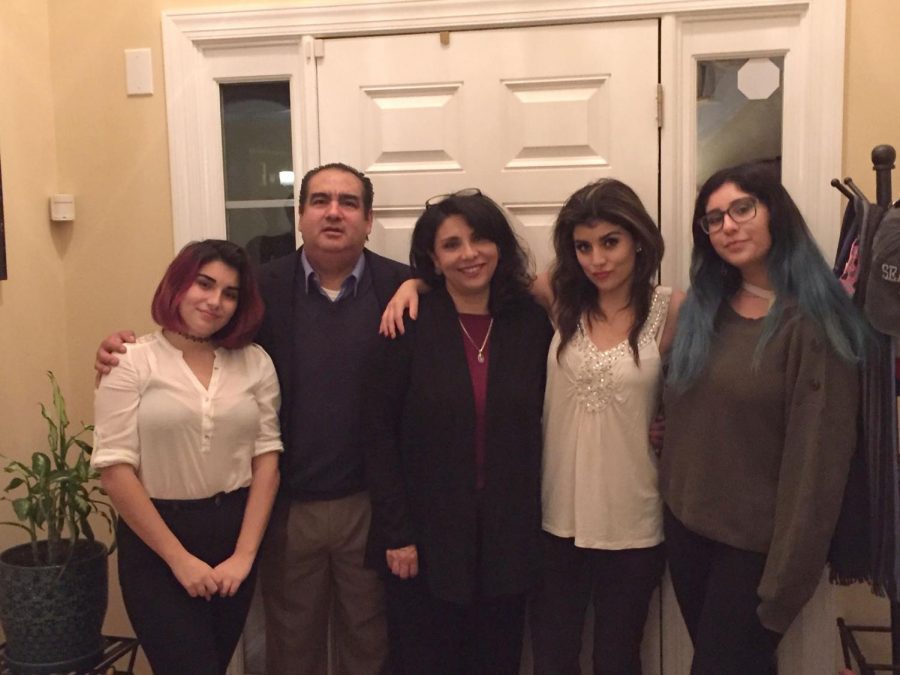 From left to right: Miranda, Adrian (father), Claudia (mother), Melissa and Mariana (sisters)