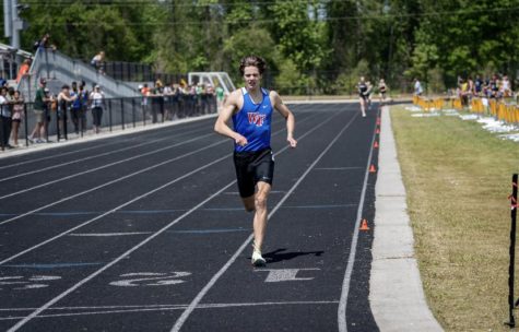 Senior Andrew Mallo competes in the 1600m run at the 2022 Wake County Championships 